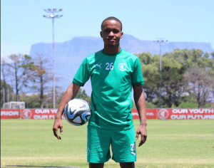 Read more about the article Maduna determined to help CT Spurs succeed