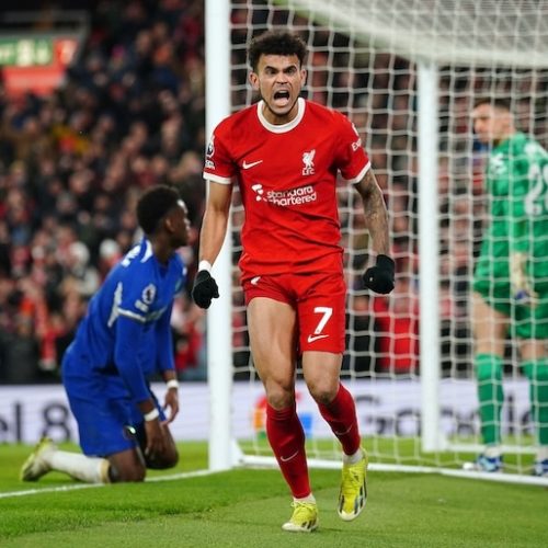 Liverpool beat Chelsea to maintain lead at top