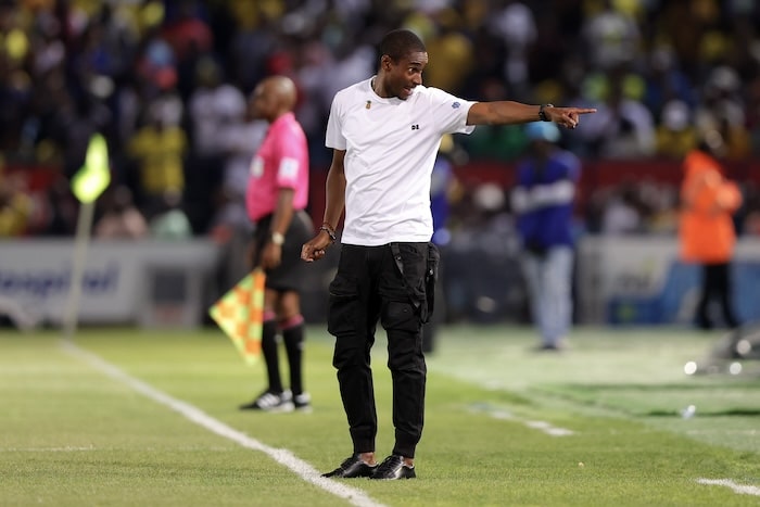 You are currently viewing Mokwena not happy with Sundowns and ref after Pirates draw