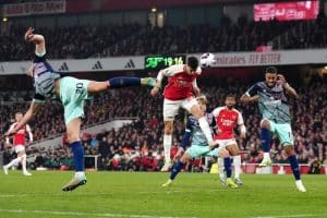 Read more about the article Arsenal go top after Brentford win