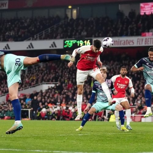 Arsenal go top after Brentford win