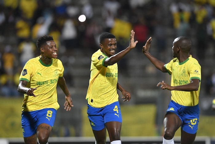 You are currently viewing Mokoena, Matthews on target as Sundowns open 12 point lead