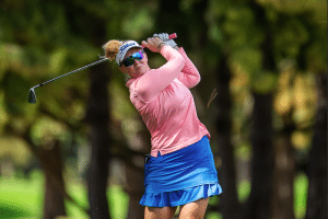 Read more about the article Henry sails into lead at windy Standard Bank Ladies Open