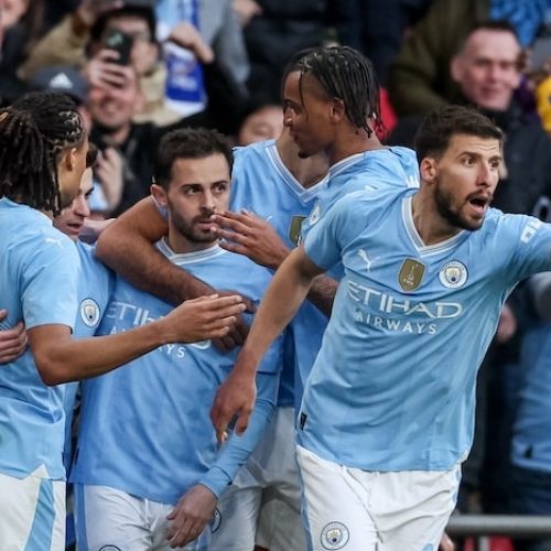 Late Silva goal fires Man City into FA Cup final