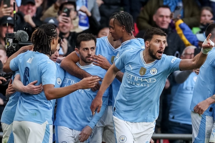 You are currently viewing Late Silva goal fires Man City into FA Cup final