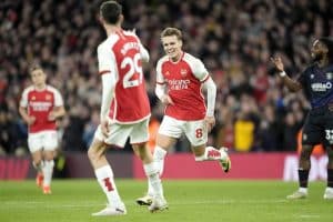 Read more about the article Arsenal return to top after Luton win