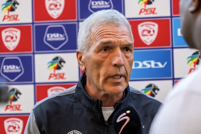 You are currently viewing Middendorp: We have to win this game against Richard Bay