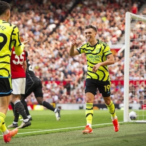 Arsenal keep title hopes alive after Man Utd win