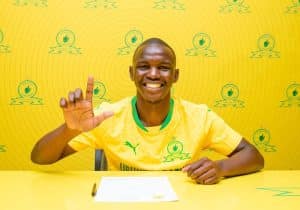 Read more about the article Sundowns swoop in to sign youngster Tiwani