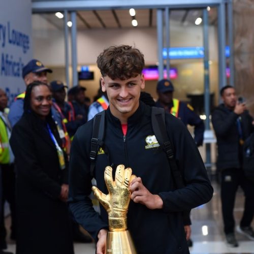 Amajita’s Lowe pens new deal with Portuguese outfit