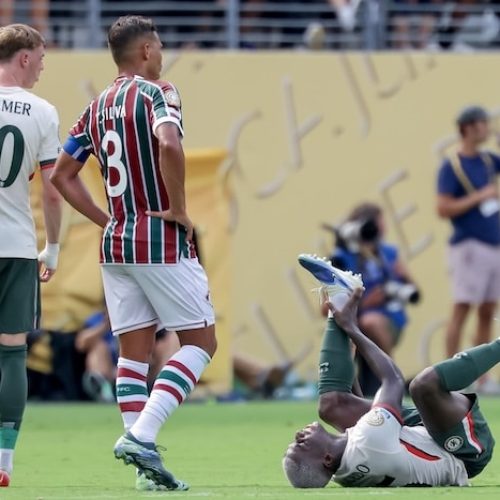 WATCH: Chelsea players show their respect to Thiago Silva