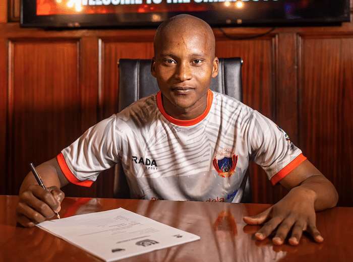 You are currently viewing Tshobeni becomes latest signing at Chippa