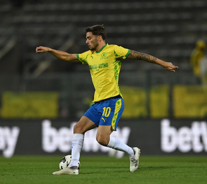 You are currently viewing Santos delivers masterclass on Sundowns debut