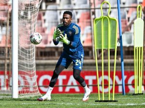 Read more about the article Broos Explains Chaine’s Surprise Omission from Bafana Squad