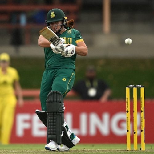 De Klerk leads Proteas to three-wicket win over India