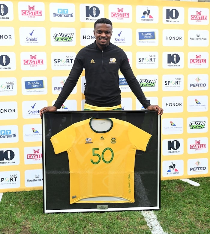 You are currently viewing Broos pays tribute to Mokoena after 50th cap