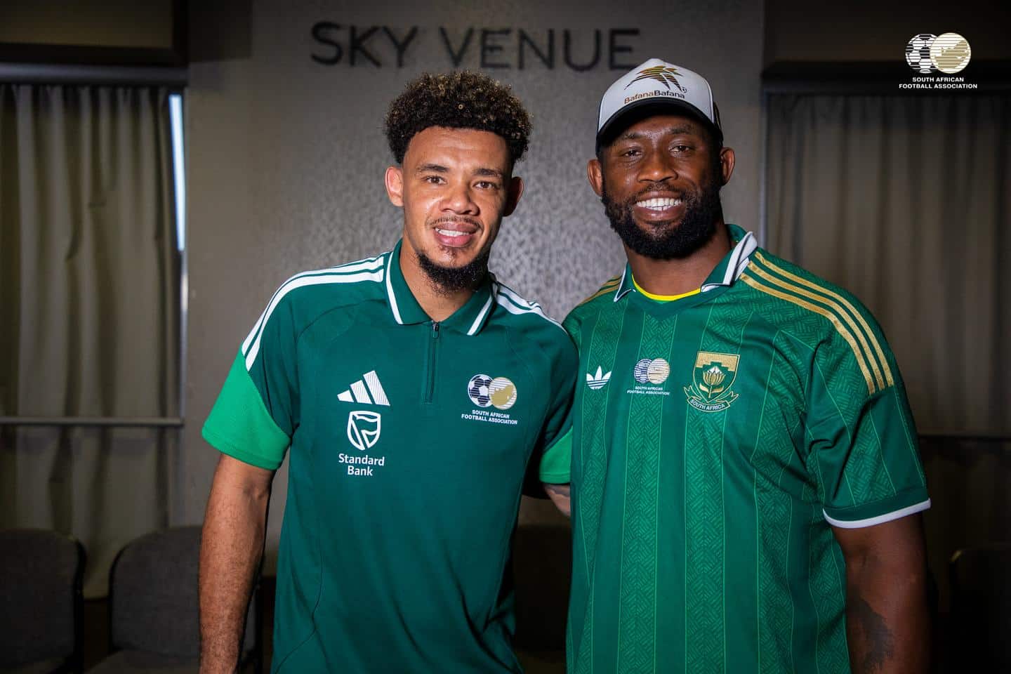 You are currently viewing Siya Shows Support with Visit to Bafana Camp Ahead of Panama Clash