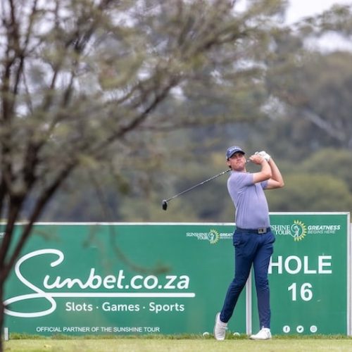 Simpson sizzles with 62 to lead Mediclinic Invitational