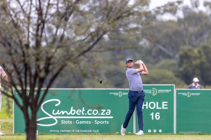 You are currently viewing Simpson sizzles with 62 to lead Mediclinic Invitational