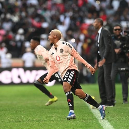 Appollis Salutes Teammates After Title Triumph