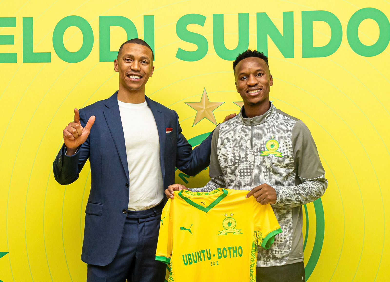 You are currently viewing Themba Zwane Pens New Deal At Sundowns