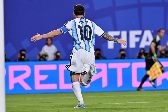 You are currently viewing Scaloni: We Are Still Amazed by Messi