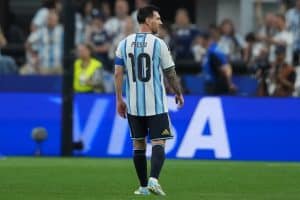 Read more about the article Messi sets World Cup scoring record after guiding Argentina into Last 32