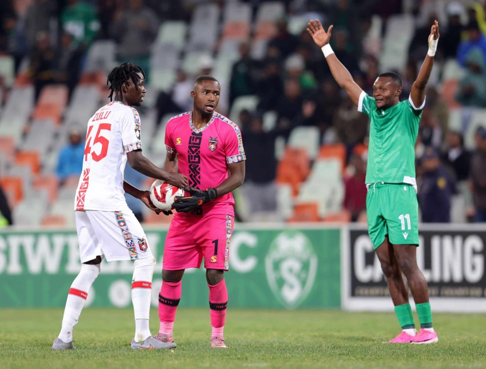 You are currently viewing WATCH: Maseti Sent Off After Handball Outside the Box