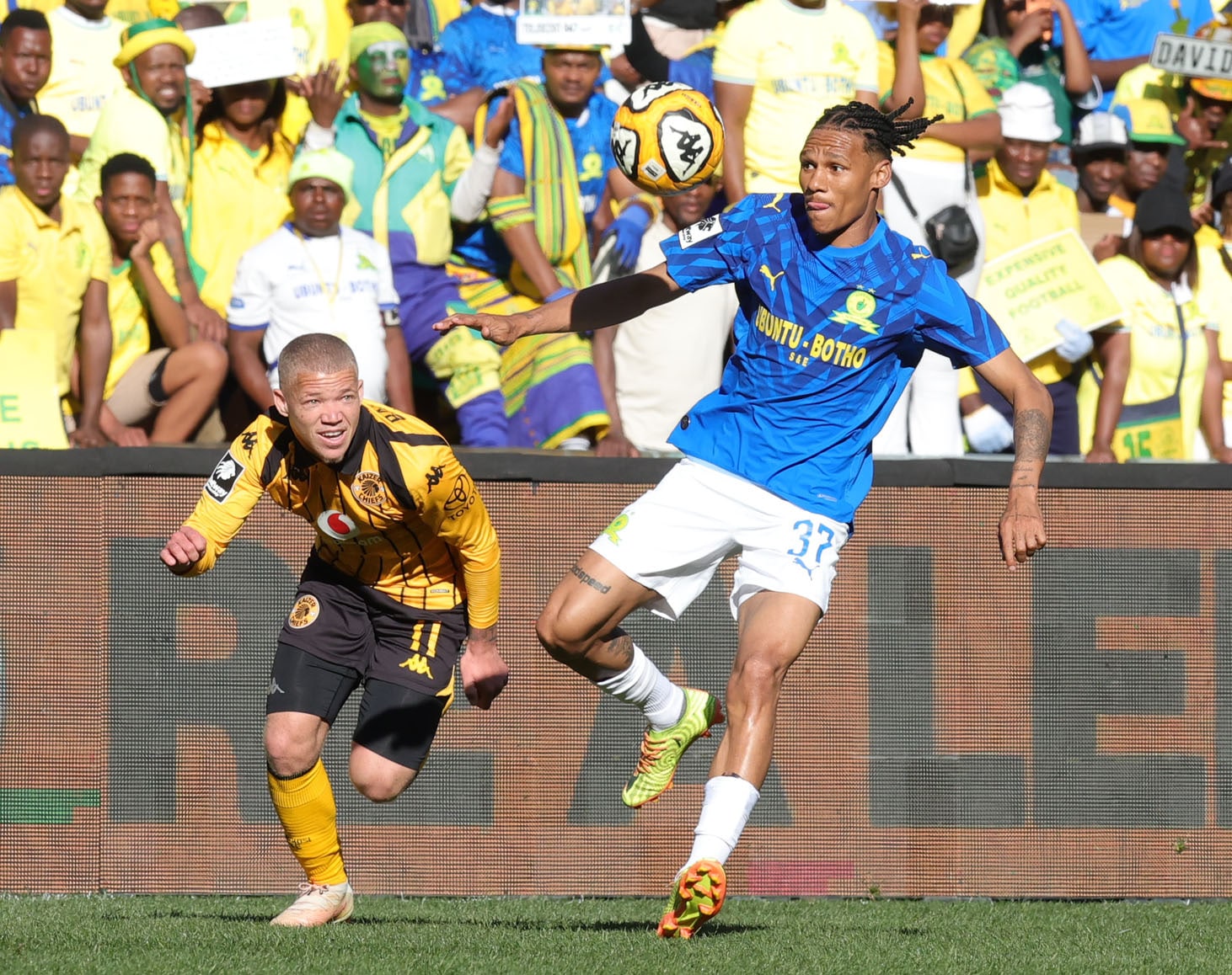 You are currently viewing Chiefs and Sundowns Share the Spoils at FNB Stadium