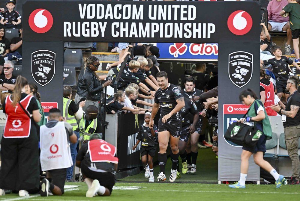 You are currently viewing Esterhuizen returns to lead Sharks against reigning URC champions
